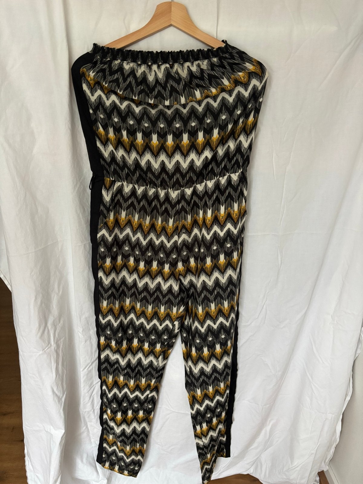 Strapless jumpsuit met zigzagprint - Ongedragen, Ophalen of Verzenden, Nieuw, Maat 42/44 (L), Zwart