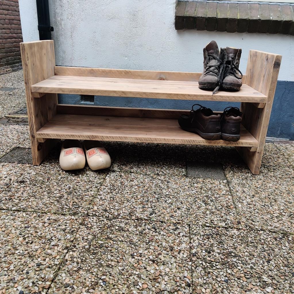 Schoenenrek, Ophalen, Hout