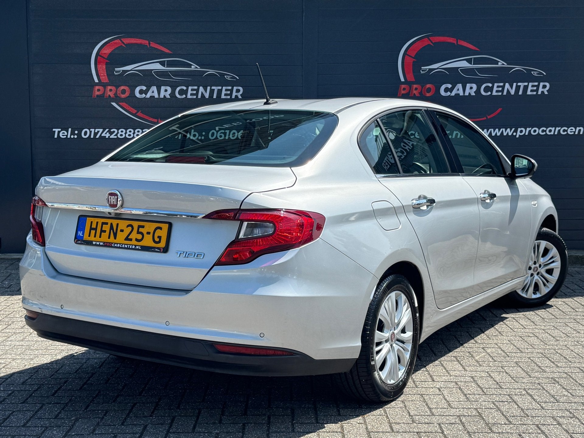Fiat Tipo 1.4 16V Lounge CLIMATE | CRUISE | CAM | PDC | CARP, Auto's, Voorwielaandrijving, Gebruikt, Euro 6, Handgeschakeld