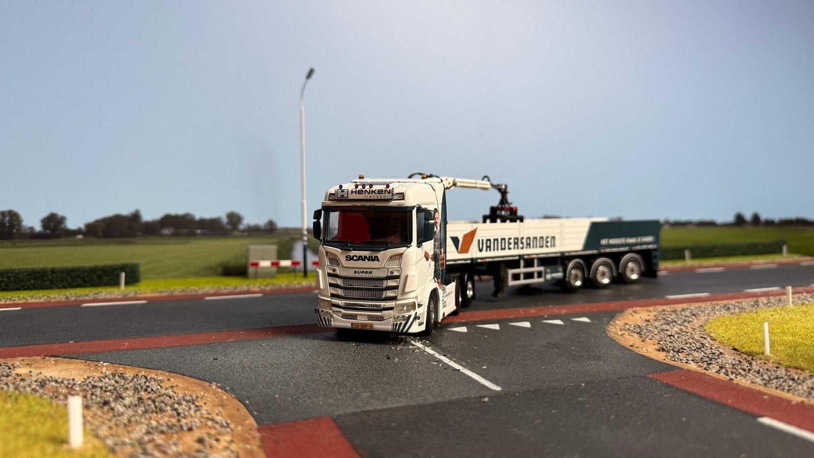 WSI Scania S Normal 6x2  3-as steenopl. Gebr. Henken 1:50, Ophalen of Verzenden, Zo goed als nieuw, Bus of Vrachtwagen, Wsi