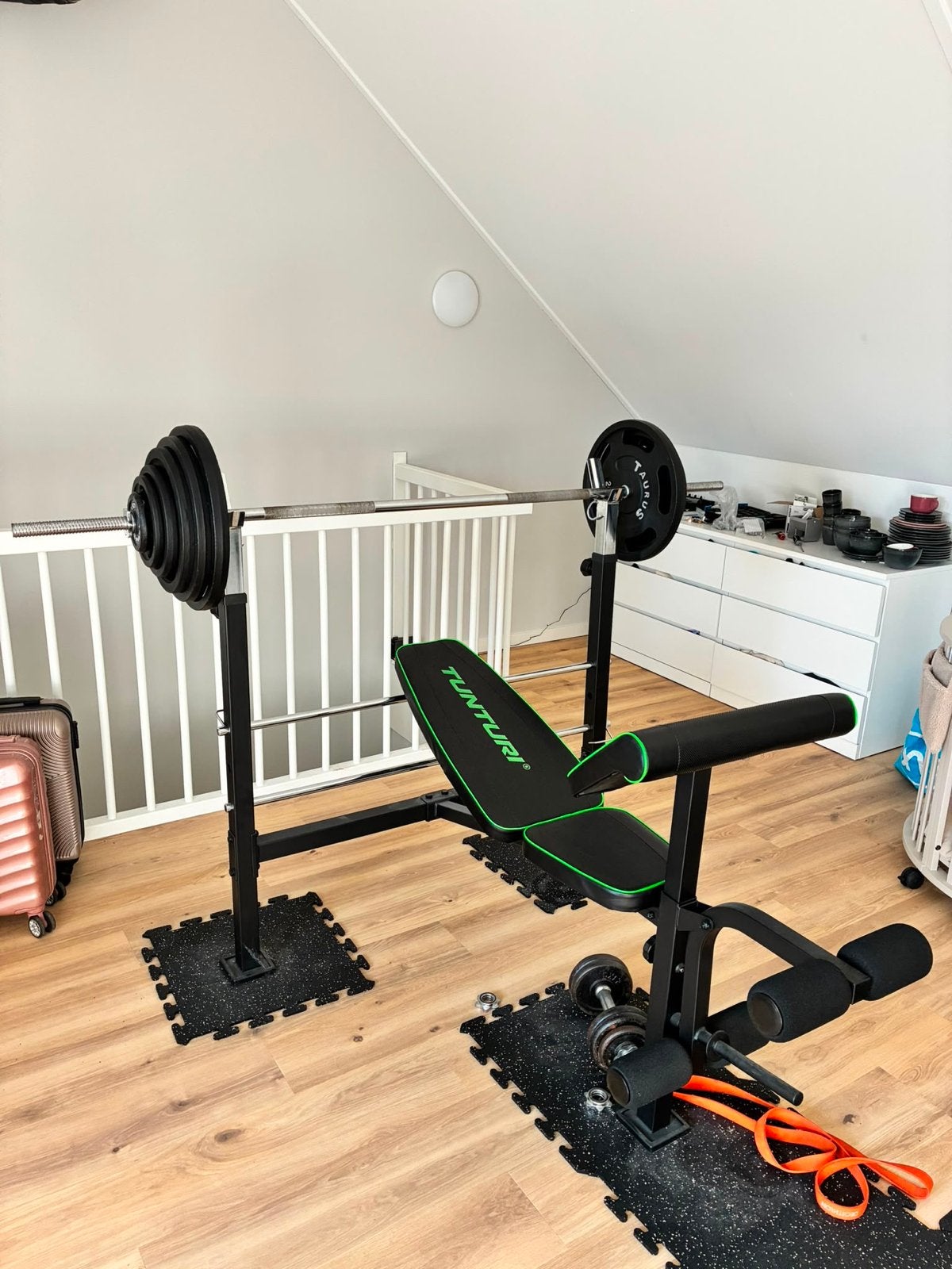 Tunturi Fitnessbank met Halterset en Gewichten, Sport en Fitness, Ophalen, Zo goed als nieuw, Armen, Fitnessbank
