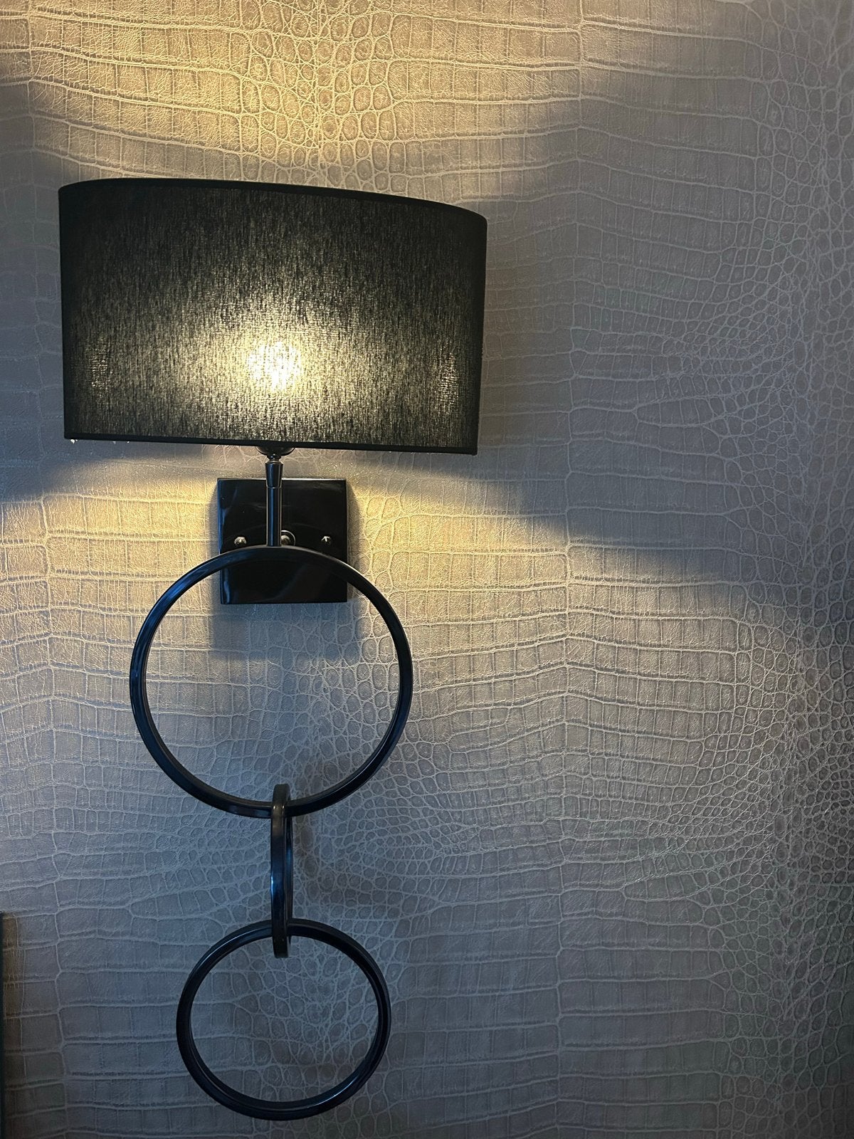 3 Moderne wandlampen met zwarte kap en ringen, Huis en Inrichting, Ophalen, Gebruikt, Zwart, Metaal