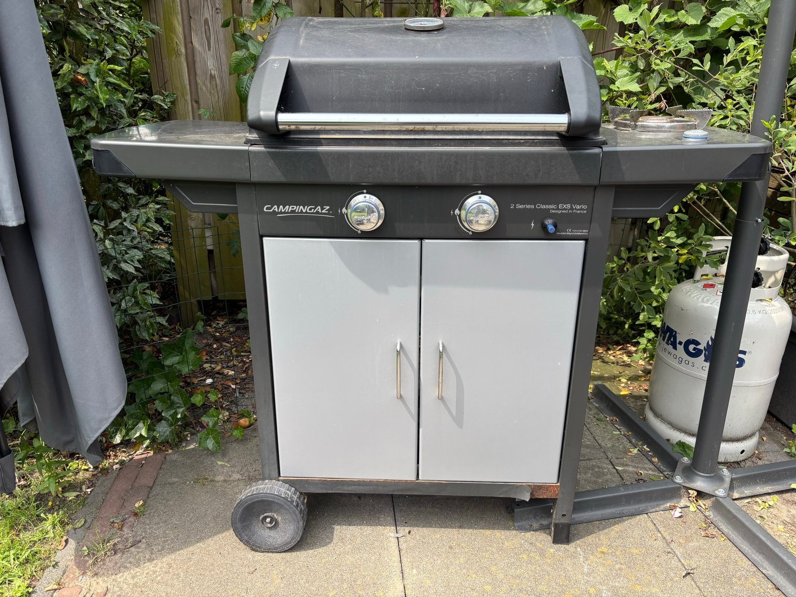 Campingaz 2 Series Classic EXS Vario BBQ incl. hoes & gasfle, Ophalen, Gebruikt