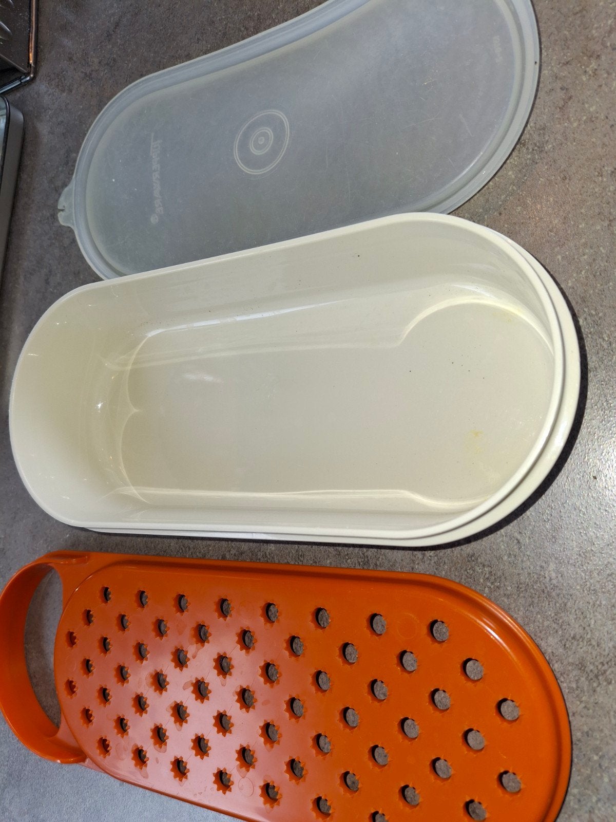 Tupperware bewaardoos met rasp - Oranje/Wit, Gebruikt, Bewaardoos, Met deksel, Oranje