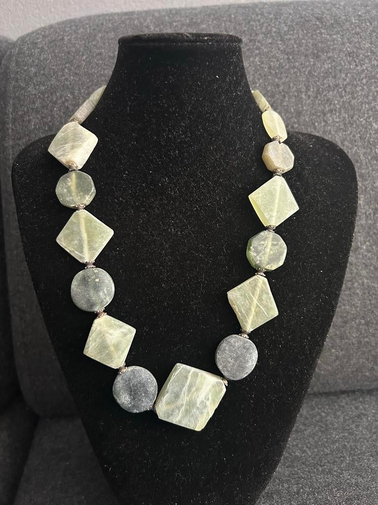 Prachtige Jade Ketting met Unieke Stenen, Sieraden, Tassen en Uiterlijk, Kettingen, Ophalen of Verzenden, Zo goed als nieuw, Steen of Mineraal