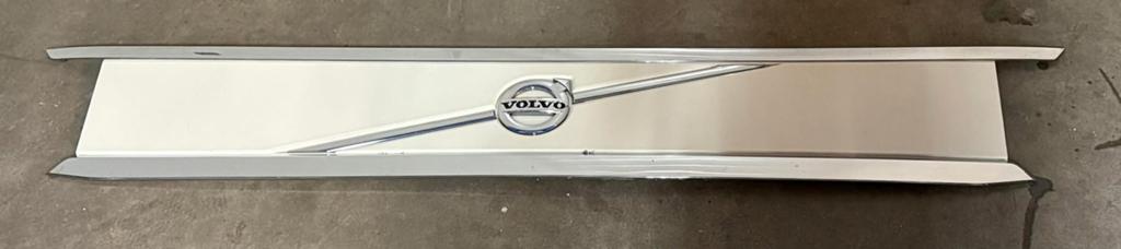 Volvo frontplaat wit/zilver met logo, Ophalen