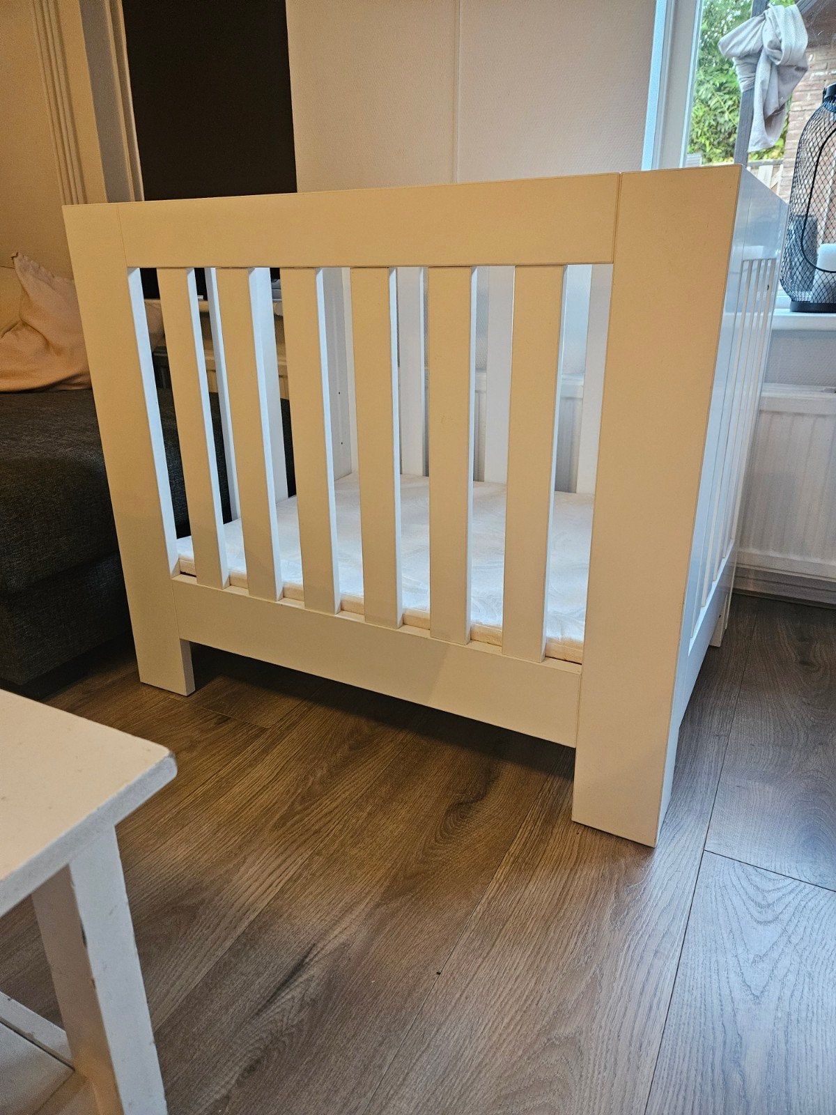 TWF Box Luuk Wit - Stevige en stijlvolle box met boxmatras, Kinderen en Baby's, Ophalen, Gebruikt, Rechthoekig, In hoogte verstelbaar