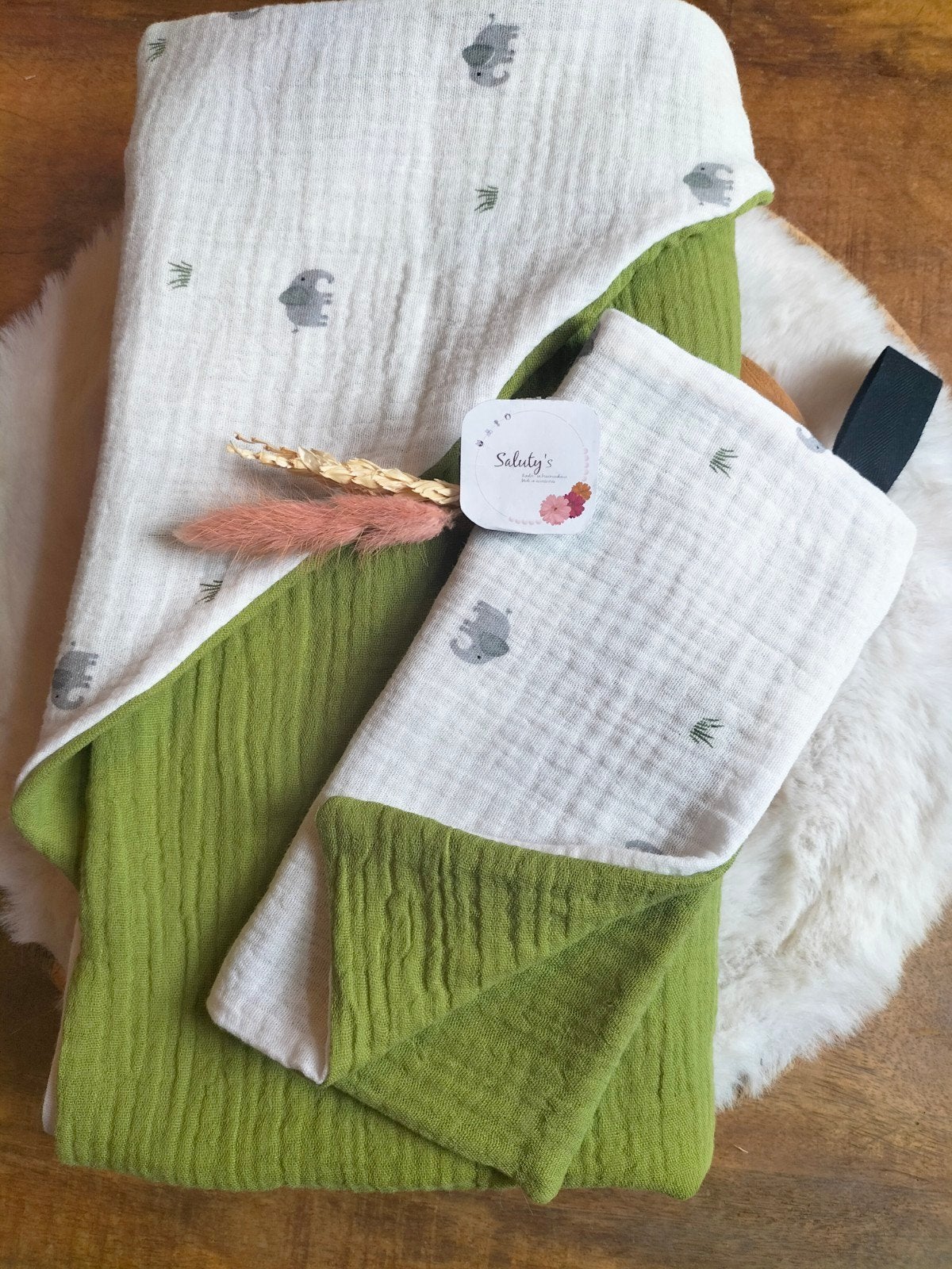 Nieuw handgemaakt • Cadeauset Baby badcape en speendoek, Kraamcadeau, Nieuw, Ophalen of Verzenden, Saluty's kinder- en kraamcadeaus