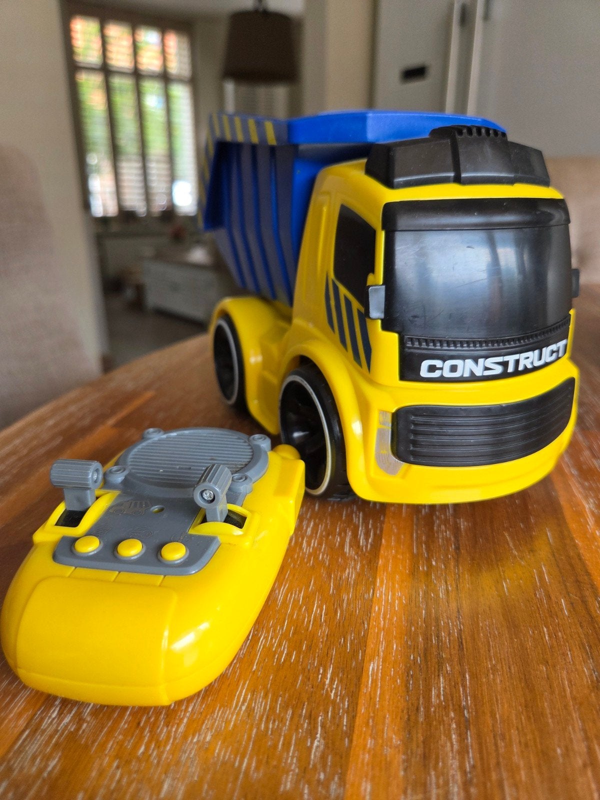 Speelgoed kiepwagen met afstandsbediening, Kinderen en Baby's, Ophalen of Verzenden, Zo goed als nieuw, Afstandsbediening