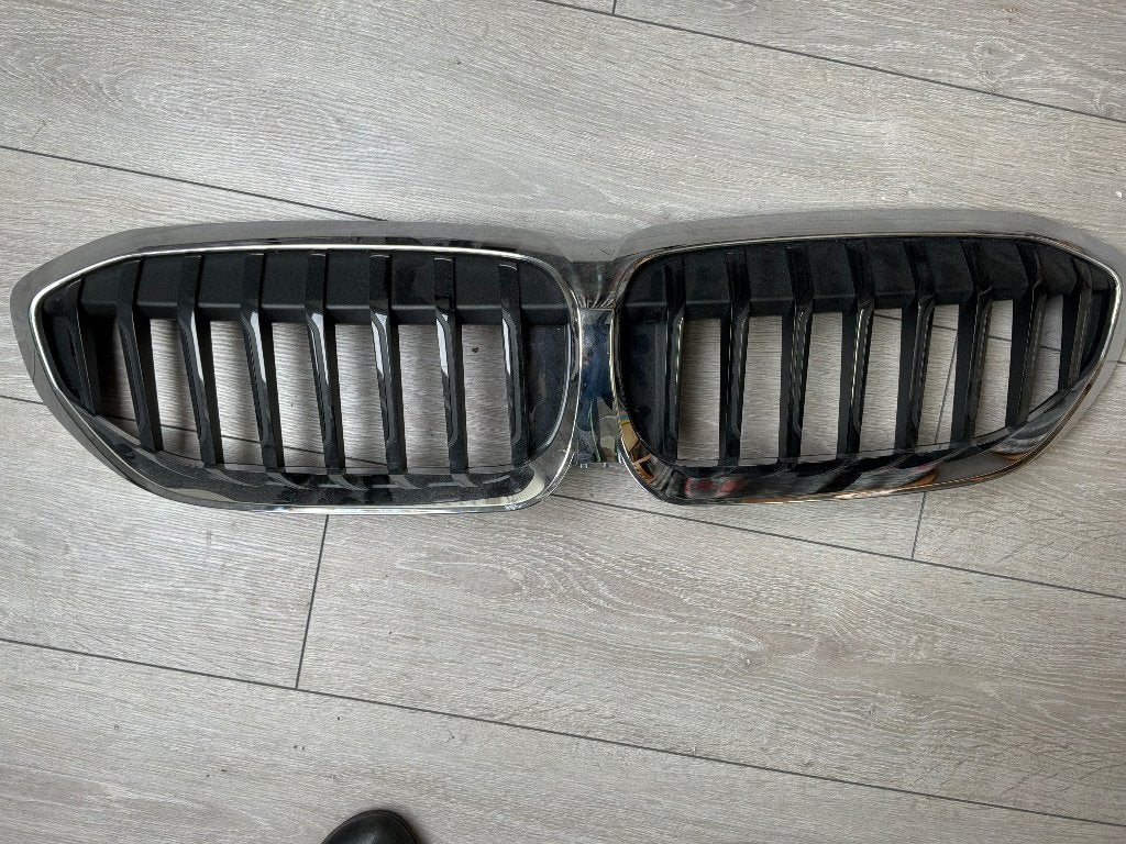 Gril bmw 320i, Ophalen, Gebruikt, Voor, Spatbord