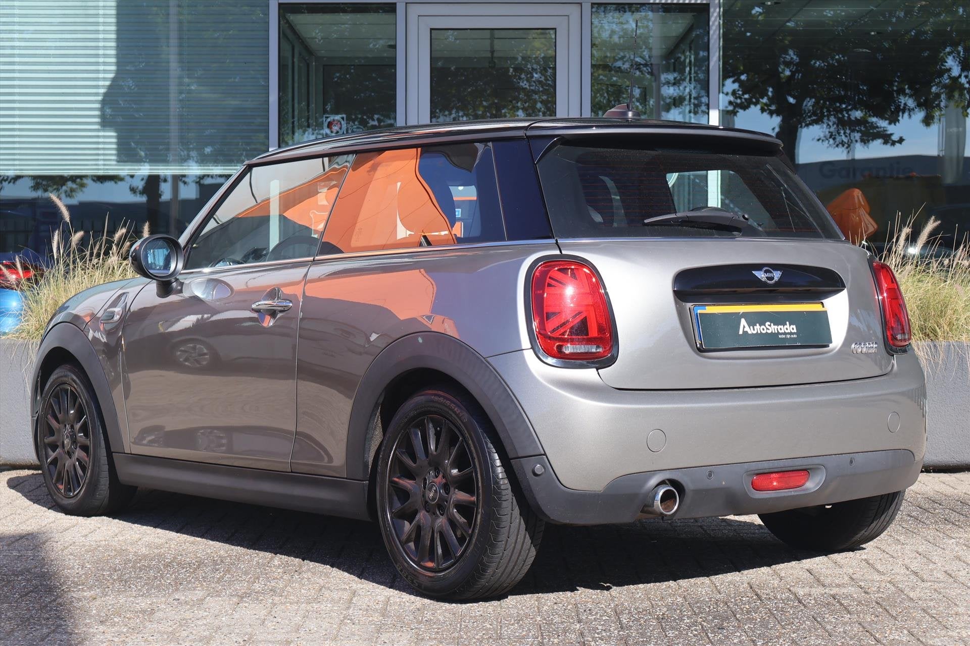 Mini Mini 1.5 Cooper 136pk | Navi | Stoelverwarming | Parkee, Auto's, Keurmerk '100% Onderhouden', Dealer onderhouden, Gebruikt