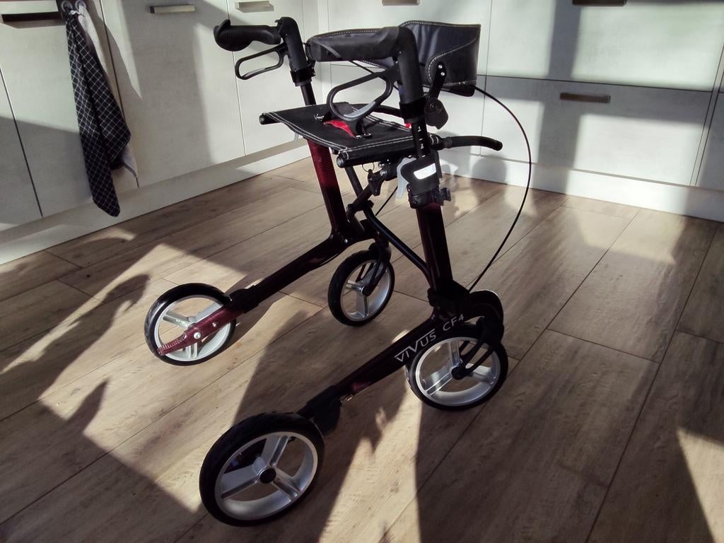 CARBON rollator VIVUS CF4.solide rollator lees text., Diversen, Ophalen, Opvouwbaar, Zo goed als nieuw