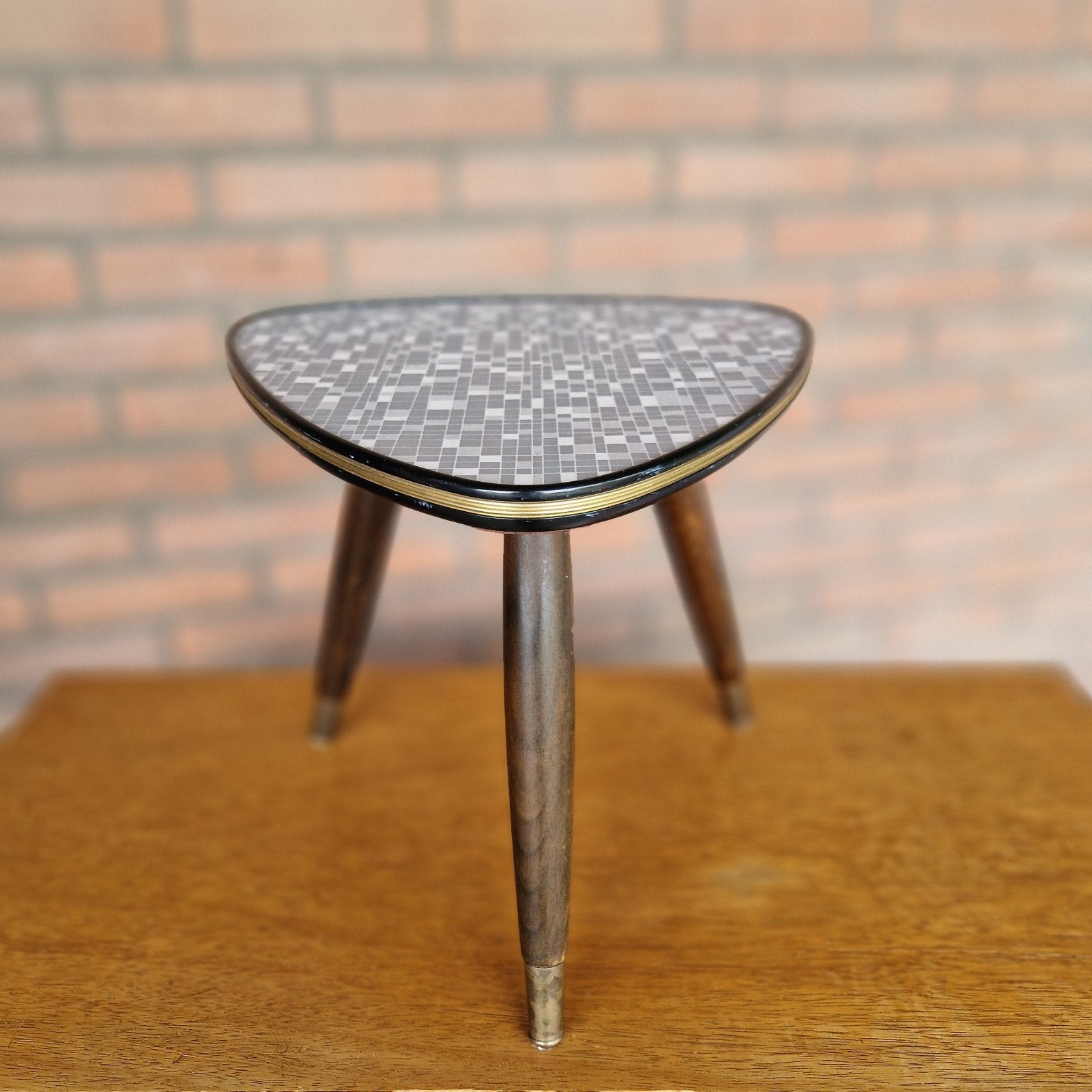 Vintage plantentafel fifties tafeltje driehoek schuine poot, Ophalen of Verzenden, Huis en Inrichting