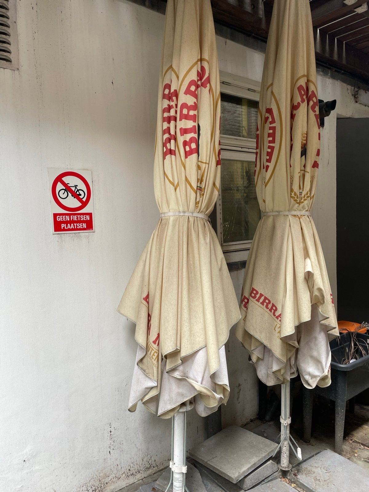Moretti parasols, wijnklimaatkast en terrastafels, Ophalen, Gebruikt, Rond, Metaal