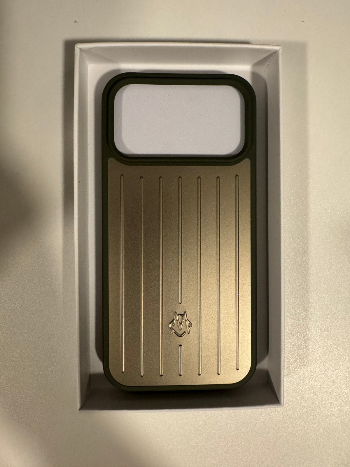 RIMOWA iPhone 17 Pro Max/18 Pro Max  hoesje Titanium – Nieuw