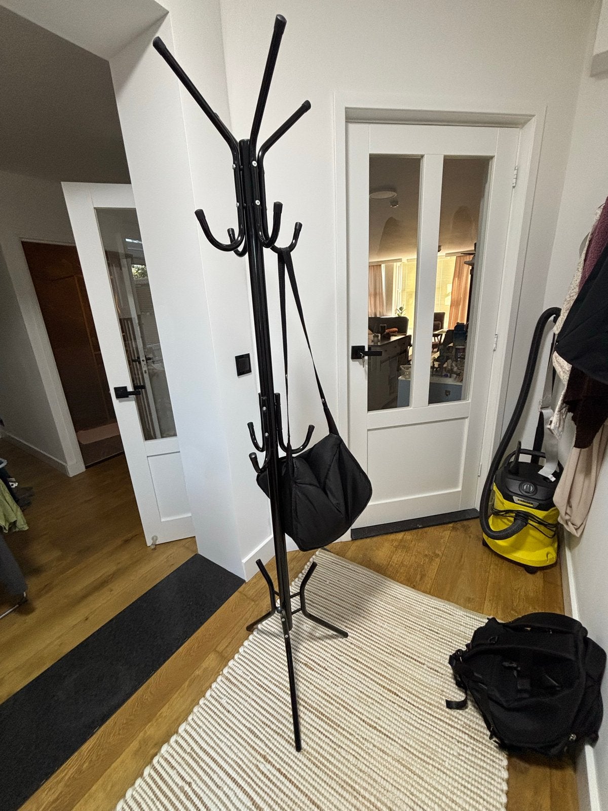 Zwarte staande kapstok met meerdere haken, Ophalen, Zo goed als nieuw, Metaal, Staande kapstok