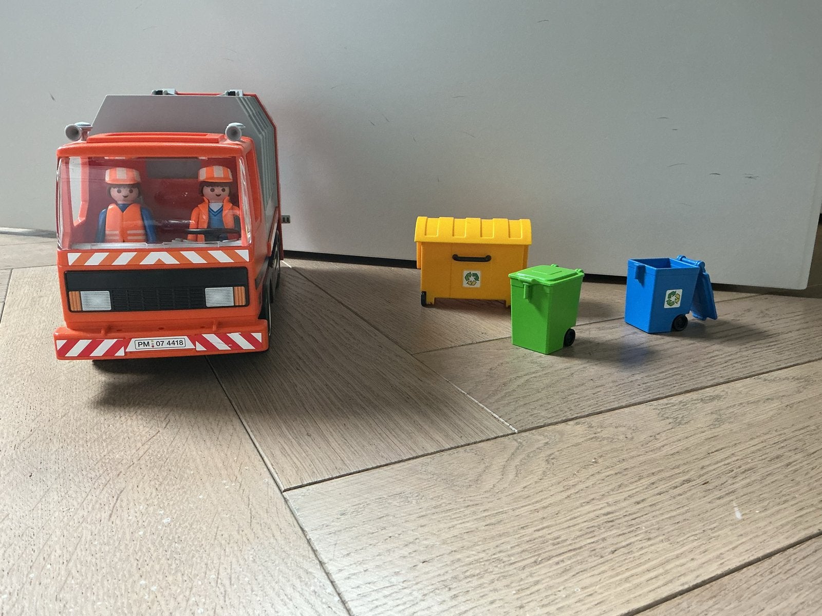 Playmobil Vuilniswagen 70200 met 2 poppetjes en containers, Ophalen of Verzenden, Zo goed als nieuw