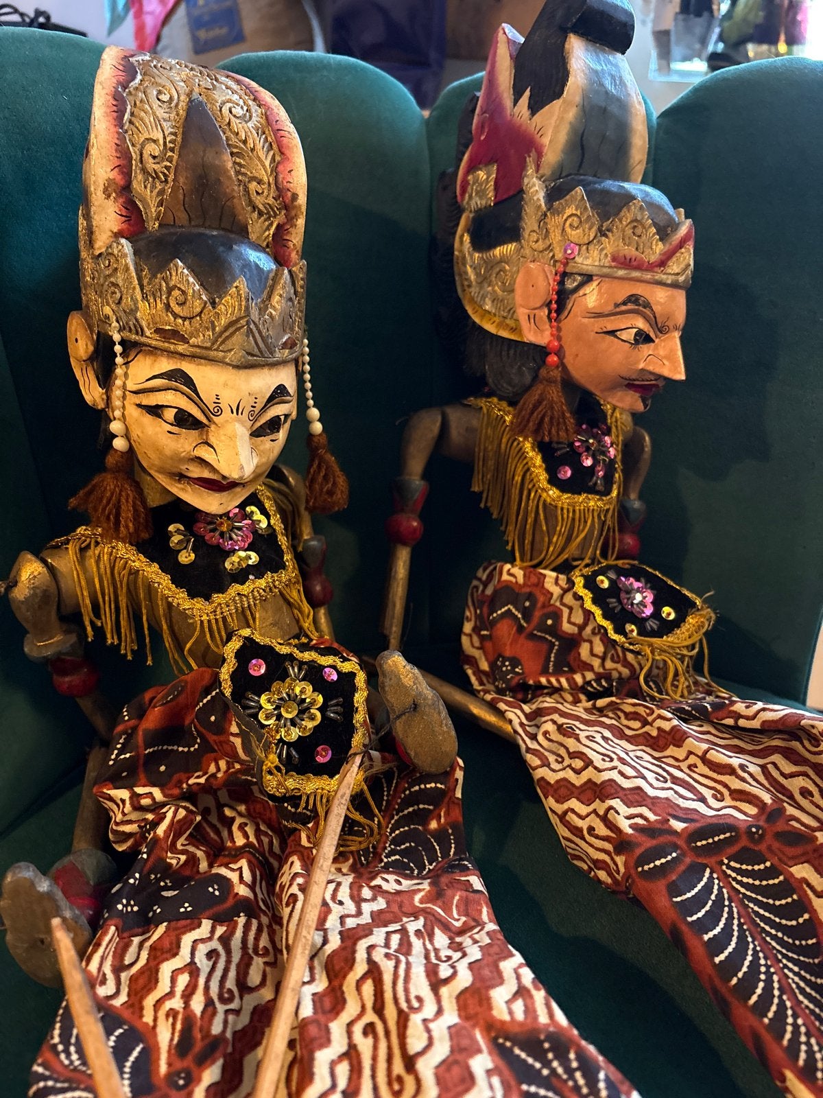 Set van 2 Wayang Golek poppen uit Indonesië, Antiek en Kunst, Hout, Bruin, Handgemaakt, Ophalen of Verzenden