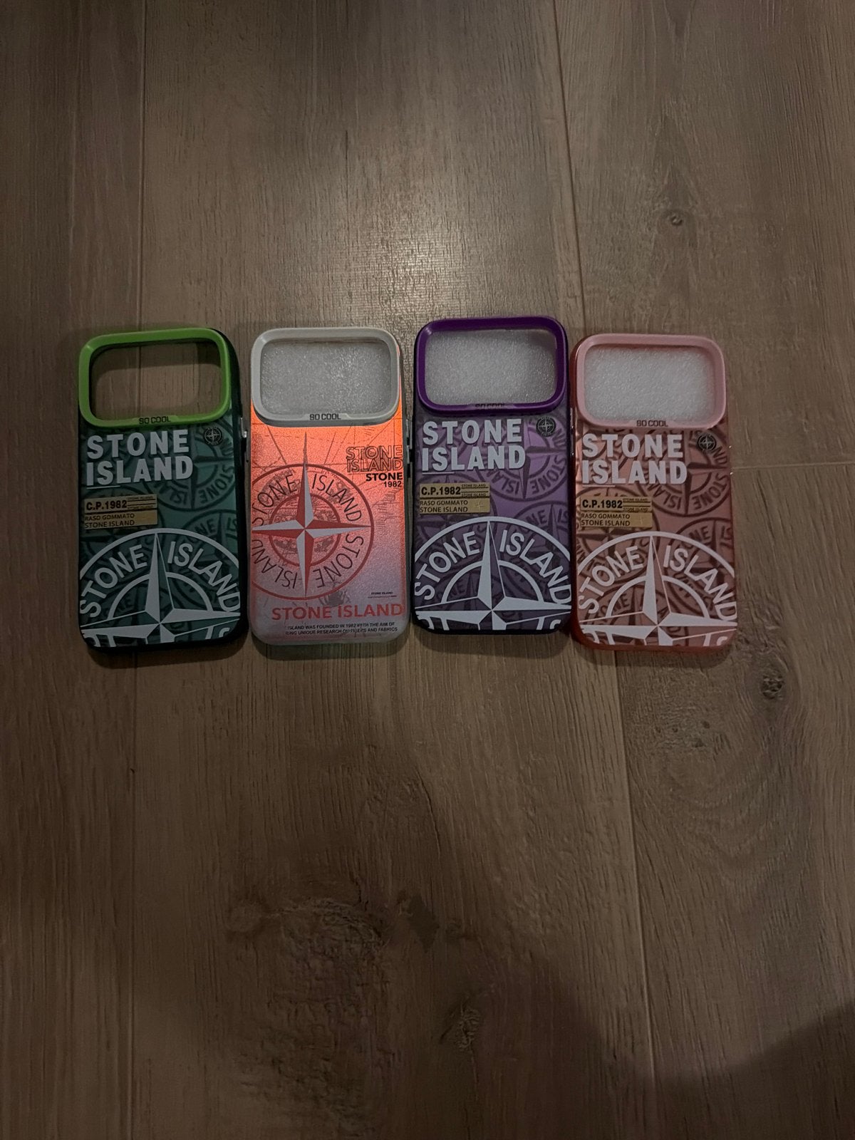 Stone Island iPhone hoesjes - Diverse kleuren, Telecommunicatie, Kunststof, IPhone 14 Pro Max, Nieuw, Hoesje of Tasje