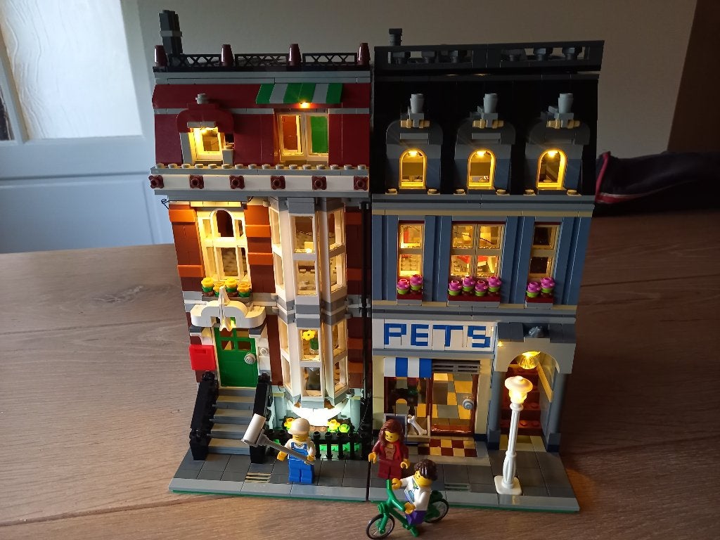 Lego Pet shop - 10218 met ingebouwde verlichtingsset, Kinderen en Baby's, Speelgoed | Duplo en Lego, Lego, Ophalen of Verzenden