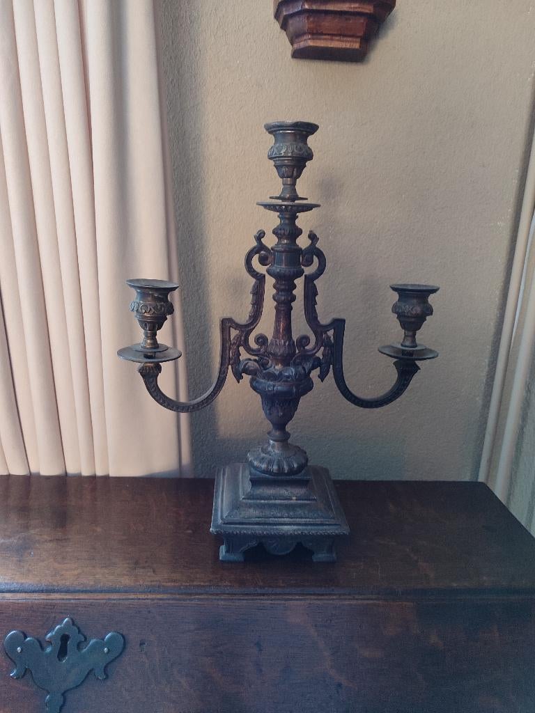 Zware oude kandelaar met mooi patina, Ophalen of Verzenden, Koper of Brons