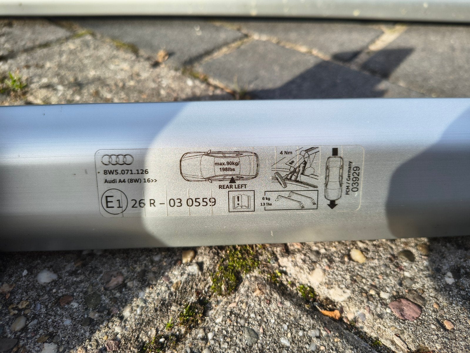 Originele dakdragers voor een Audi A4 B9 sedan, Ophalen, Zo goed als nieuw