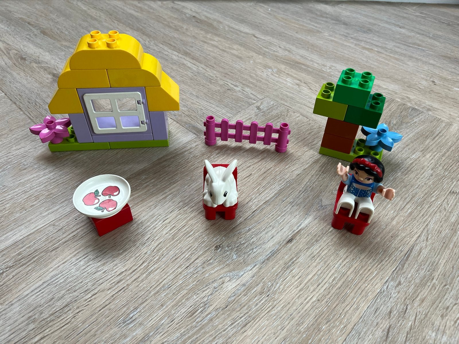Lego Duplo Sneeuwwitje en het huisje, Ophalen of Verzenden, Gebruikt, Overige merken
