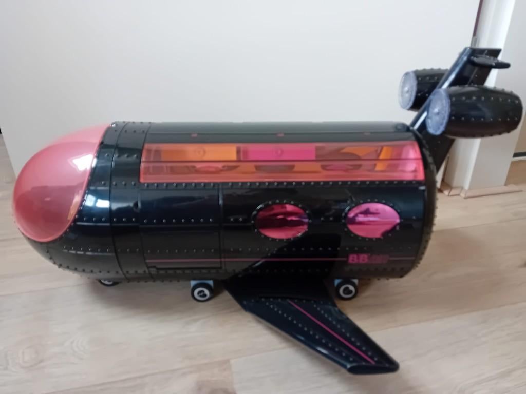 Te koop: L.O.L. Surprise! Remix Vliegtuig 4-in-1 € 35,-, Kinderen en Baby's, Speelgoed | Poppen, Ophalen of Verzenden, Zo goed als nieuw