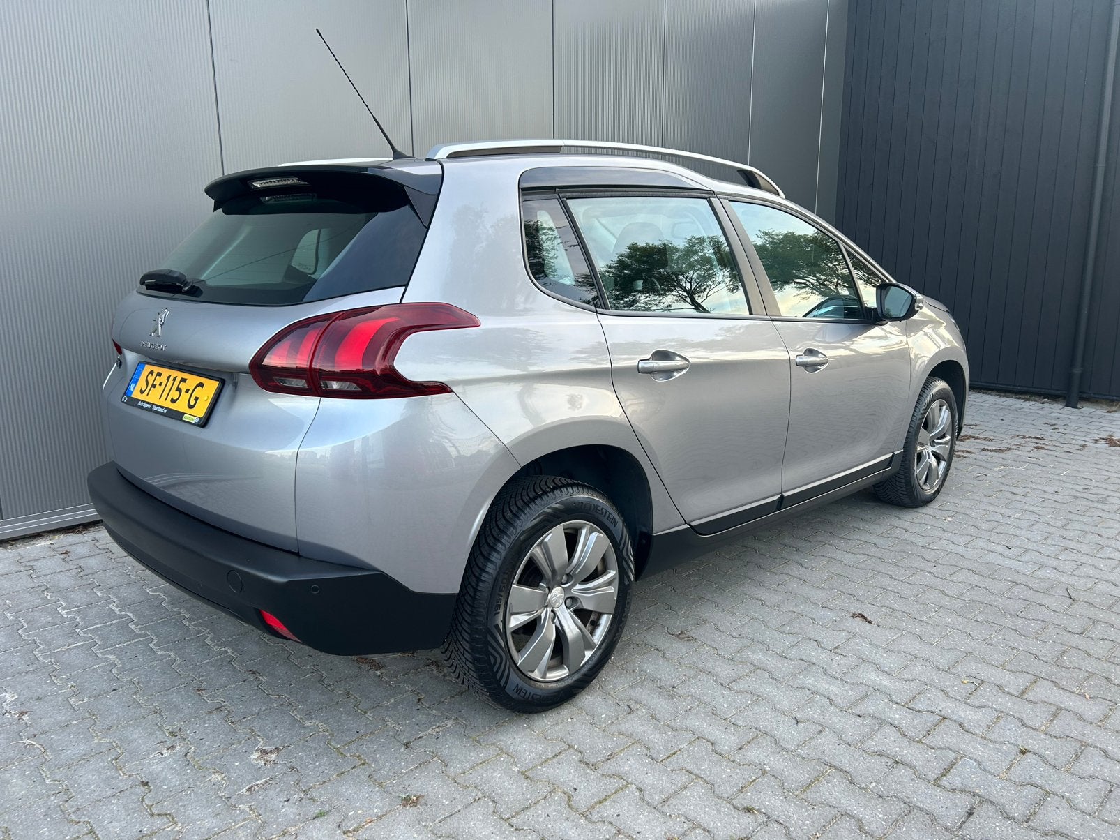 Foto 5 van Peugeot 2008 1.2 turbo 2018 Grijs pdc