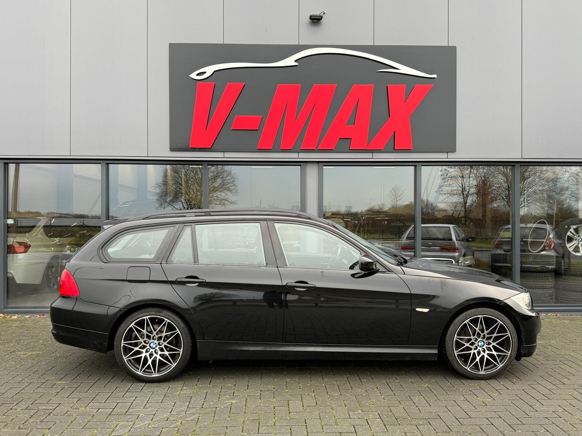 BMW Touring 318i 2.0 LCI Touring AUT Exec. Navi Clima Cruise, Automaat, 1435 kg, Zwart, 3-Serie