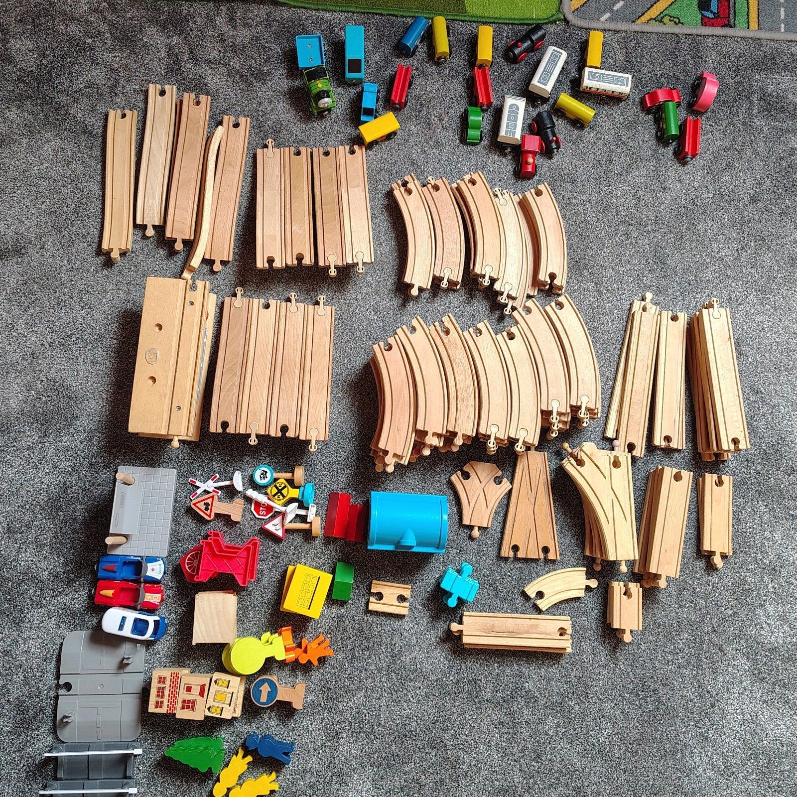 Grote partij houten treinbaan met accessoires, Ophalen of Verzenden, Jongen of Meisje