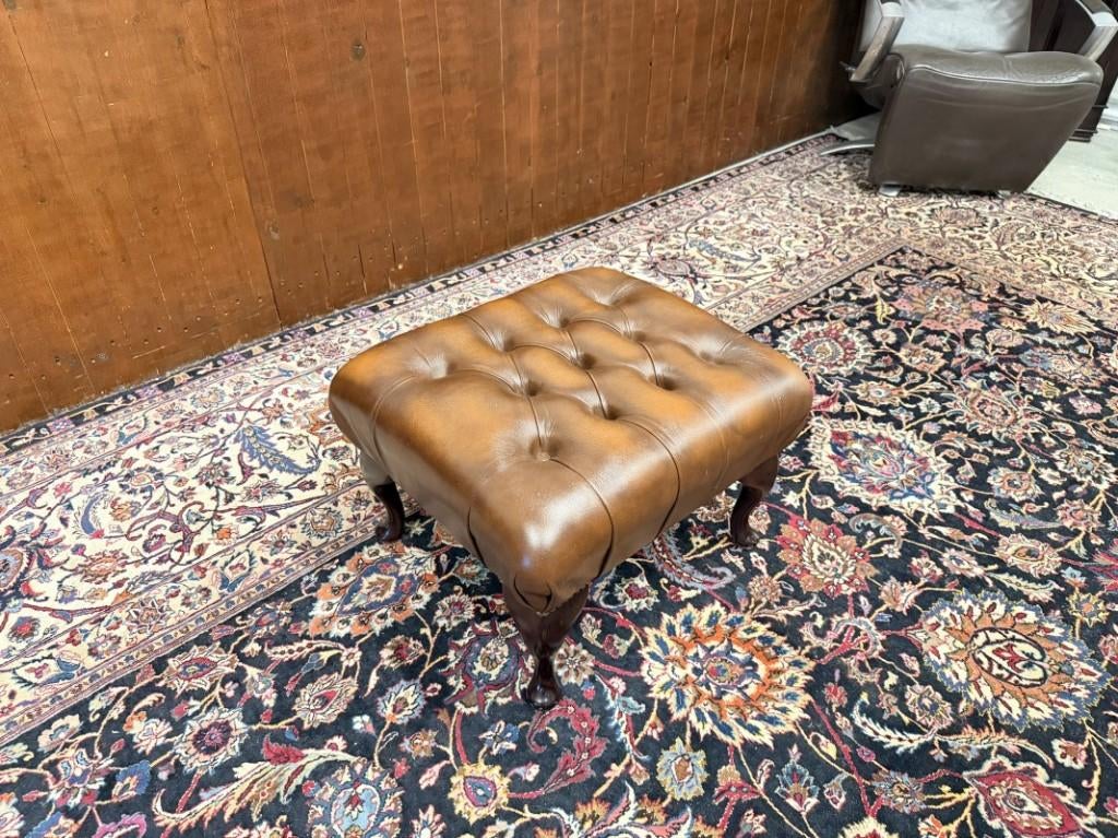 Klassiek Engelse Chesterfield Hocker Poef, Antiek en Kunst, Antiek | Kantoor en Zakelijk, Ophalen