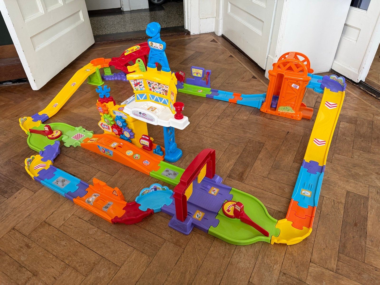 VTech Toet Toet Super RC Racecircuit, Overige merken, Racebaan, Ophalen of Verzenden, Zo goed als nieuw