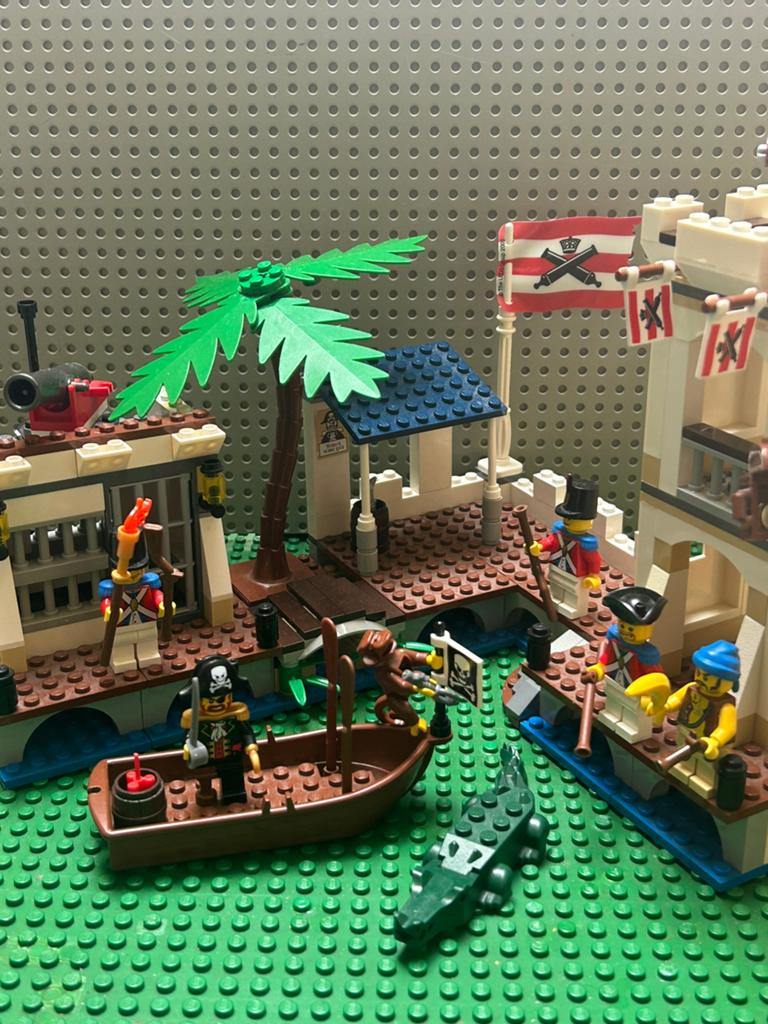 Lego 6242 - soldatenford met boekjes - pirates, Ophalen of Verzenden, Zo goed als nieuw