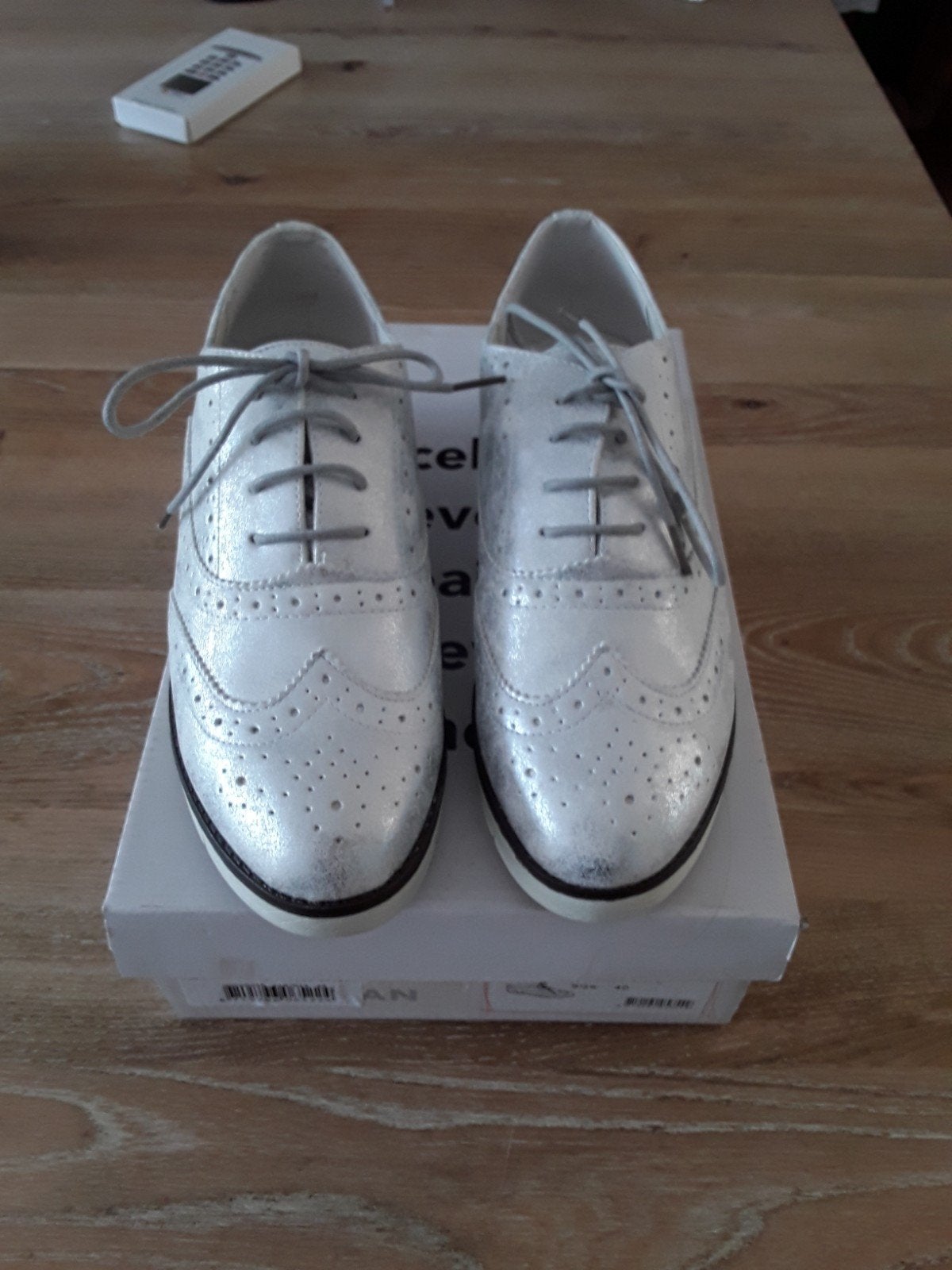 Poelman zilveren sneakers, maat 40. Nieuw, Poelman, Schoenen met lage hakken, Overige kleuren, Nieuw