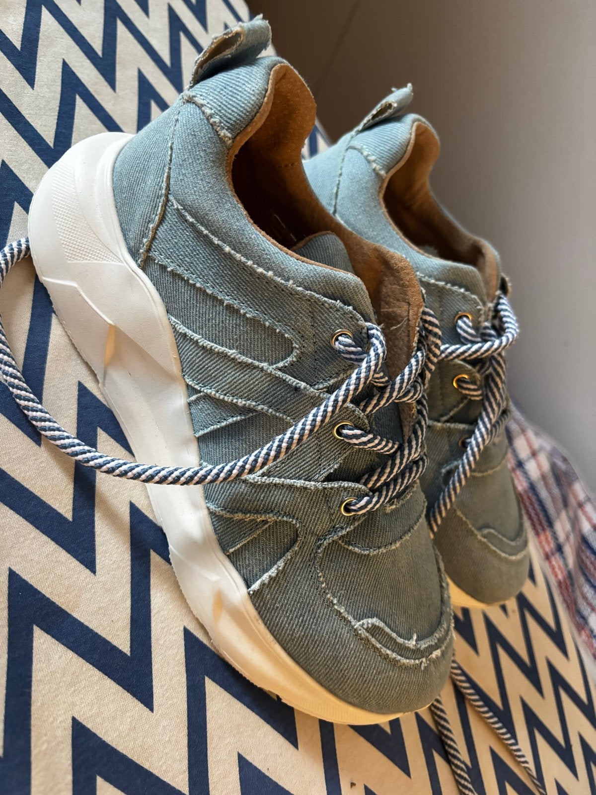 Trendy Dwars sneakers maat 40 - Zo goed als nieuw, Blauw, Nieuw, Ophalen of Verzenden, Sneakers of Gympen