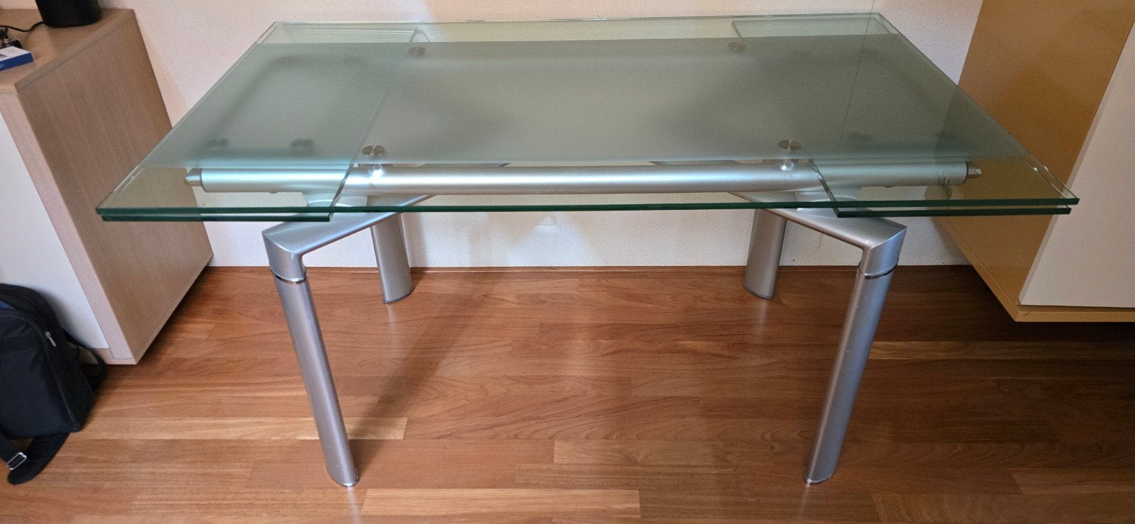 Glazen eettafel met metalen onderstel, Gebruikt, 100 tot 150 cm, Glas, Modern