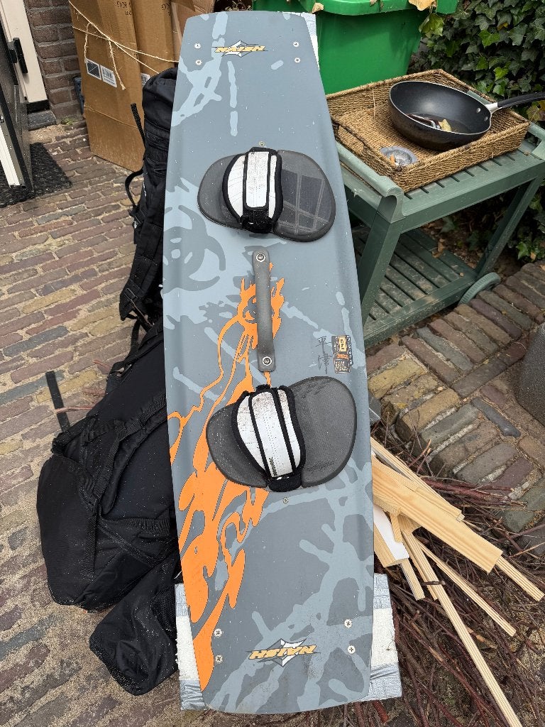 Naish Haze Kiteboard met toebehoren, Watersport en Boten, Ophalen, Gebruikt, Kitesurf-set, Twintip