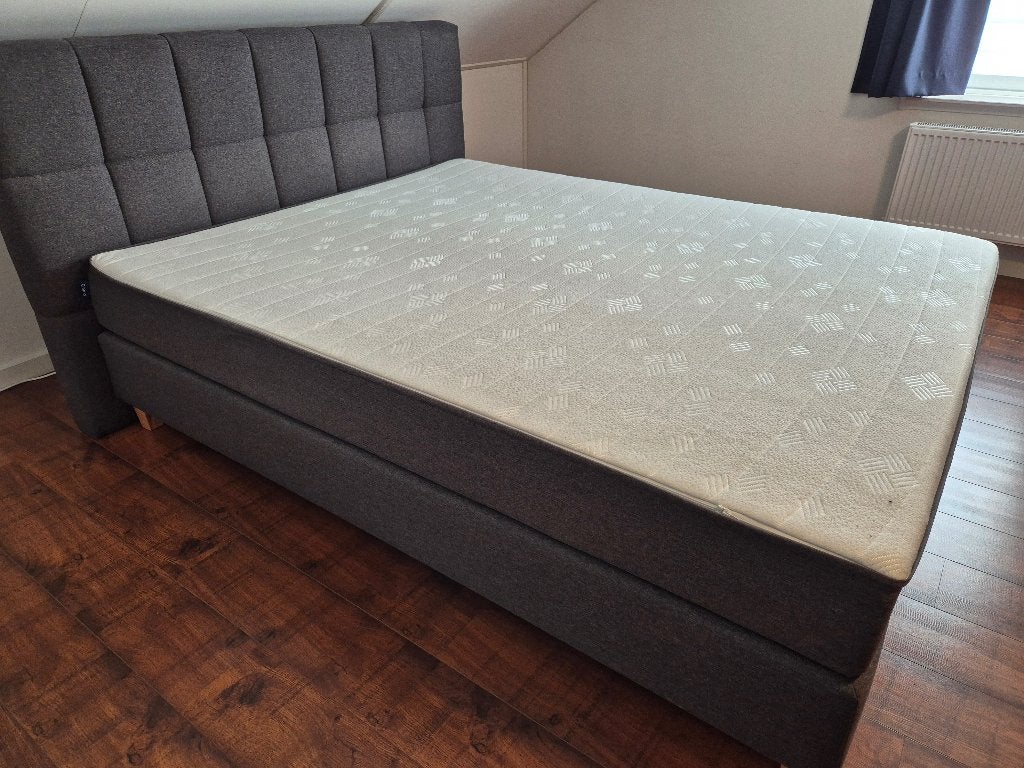 Emma box spring Deluxe met hoofdbord en topper, Ophalen, Tweepersoons, Zo goed als nieuw, Bedbodem