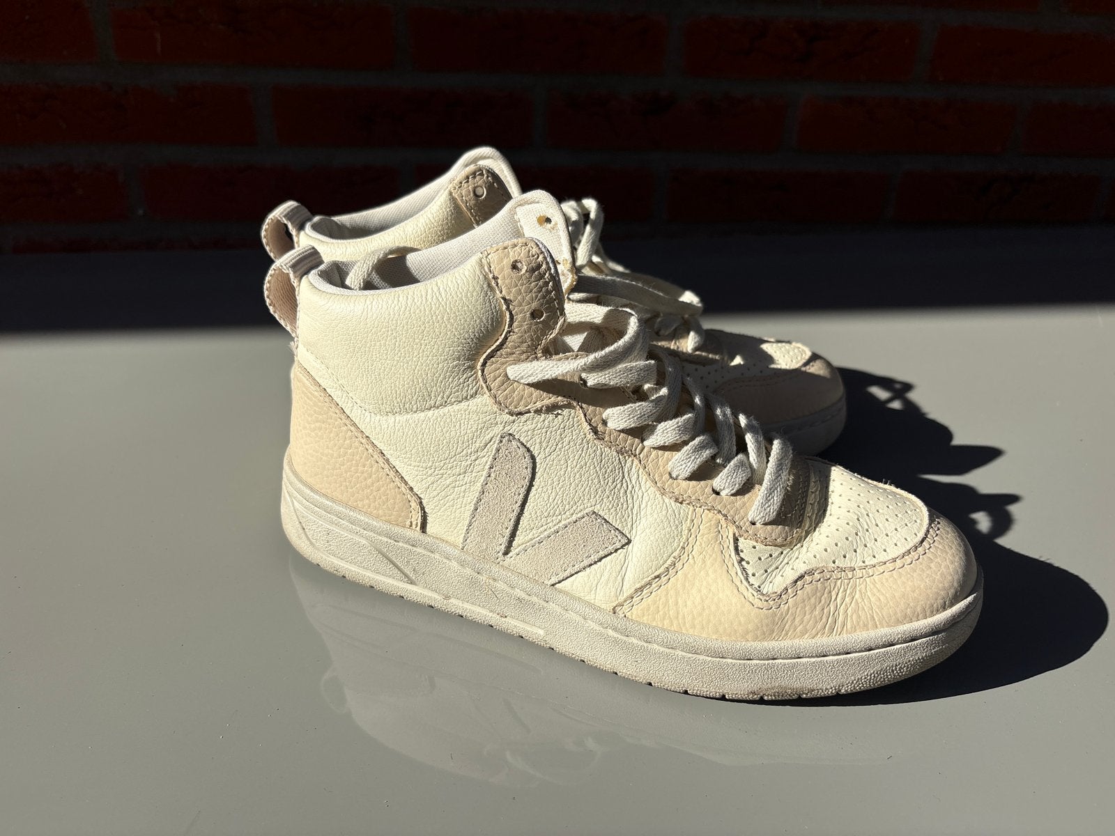 Veja V-15 High-Top Sneakers - Maat 39, Beige, Ophalen of Verzenden, Sneakers of Gympen, Zo goed als nieuw
