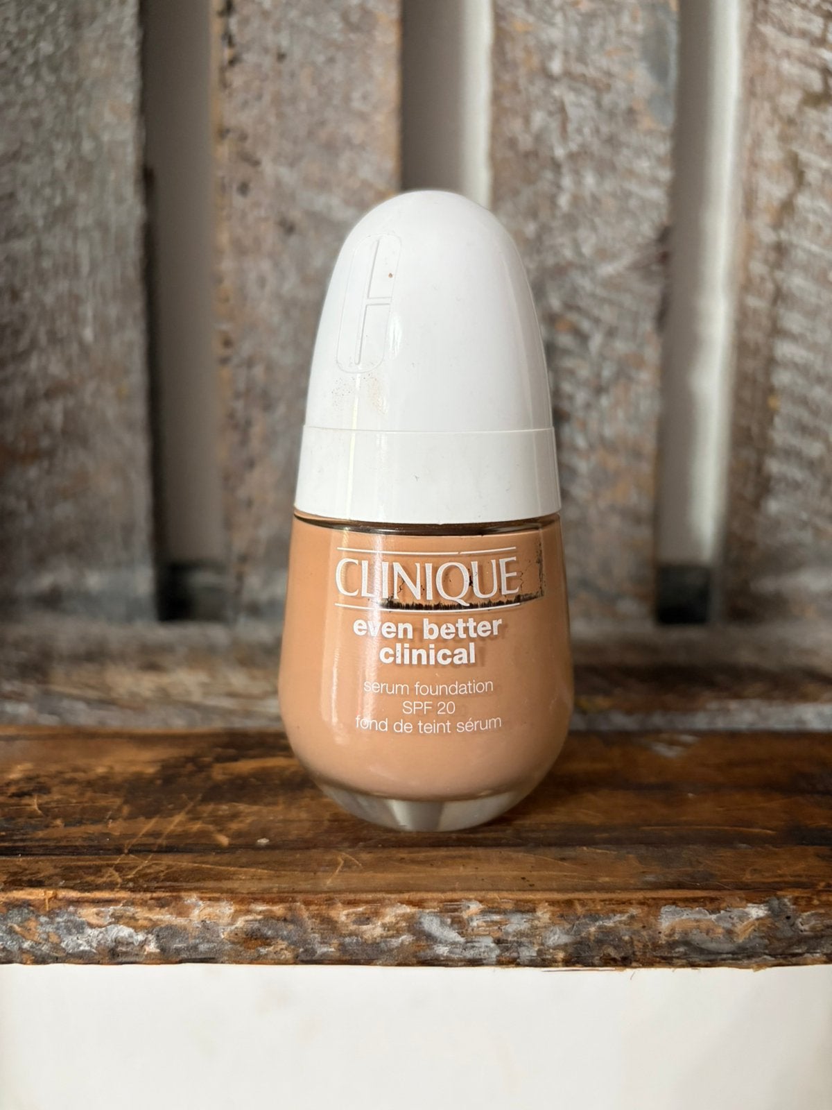 Clinique Even better clinical serum Foundation CN74, Ophalen of Verzenden, Zo goed als nieuw, Overige kleuren, Gehele gezicht