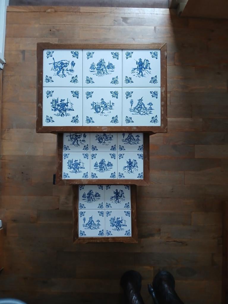 Vintage bijzettafeltjes set met Delftsblauwe tegels, Ophalen, Minder dan 55 cm, Gebruikt, Rechthoekig