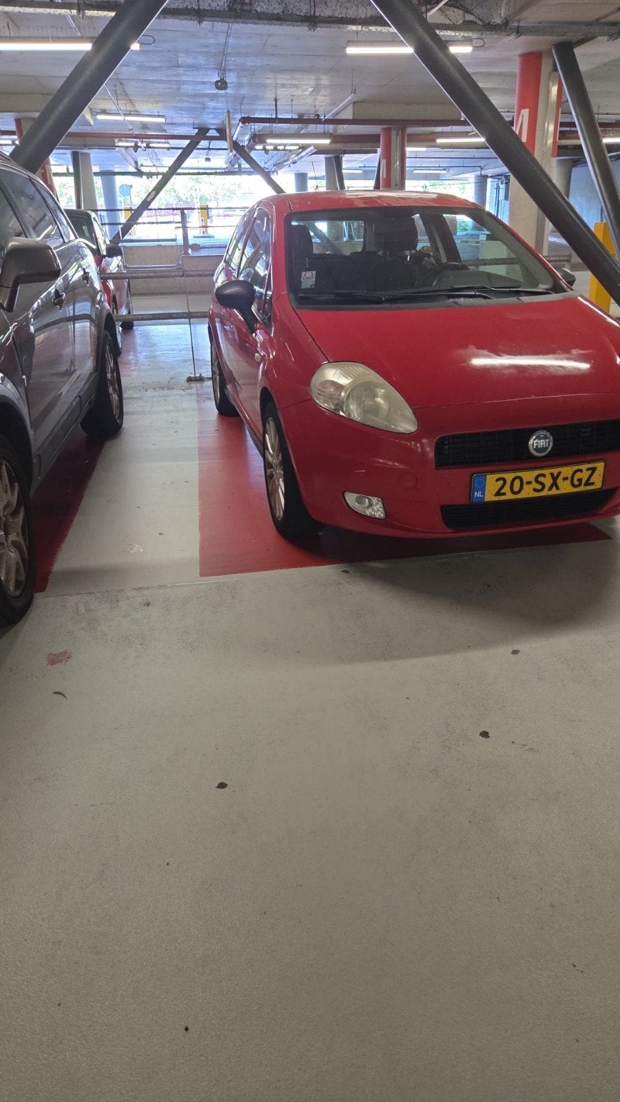 Fiat Punto 1.4 16V 3DR 2006 Rood, Auto's, Voorwielaandrijving, 40 €/maand, 400 kg, Origineel Nederlands