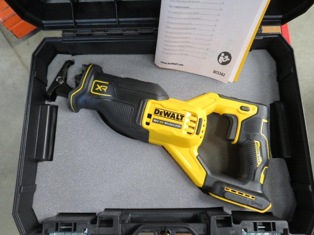 DeWalt DCS382NT 18V XR Brushless Reciprozaag  Nieuw, DeWalt, 70 mm of meer, Nieuw, 600 tot 1200 watt