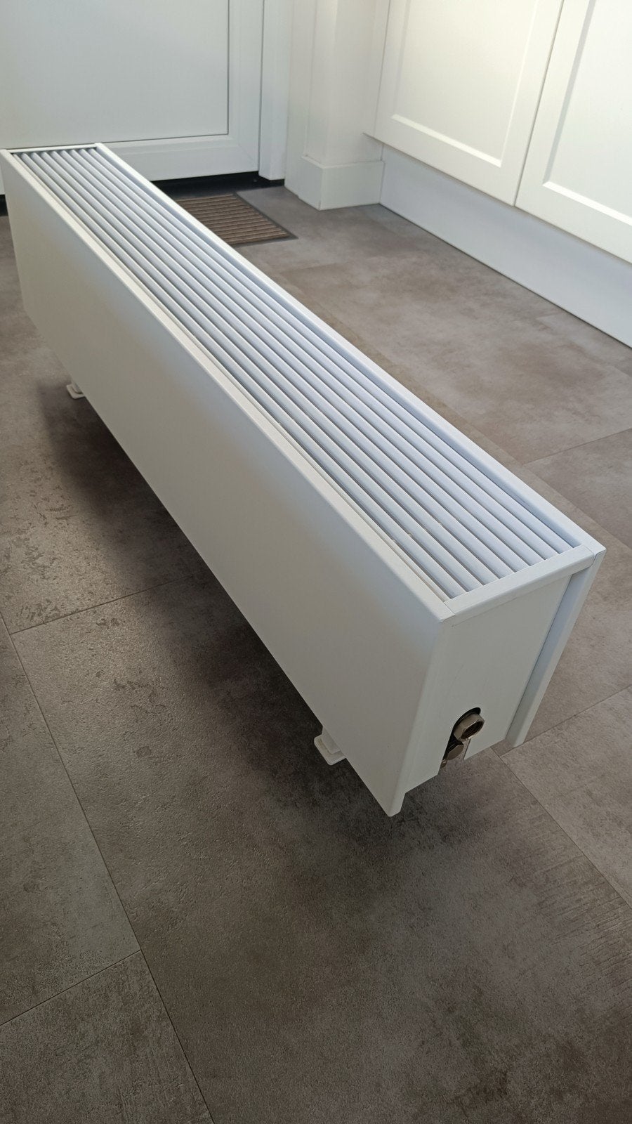 Jaga vrijstaande convector radiator 1.20m breed, Doe-het-zelf en Verbouw, Verwarming en Radiatoren, Ophalen, 30 tot 80 cm, Hoog rendement (Hr)