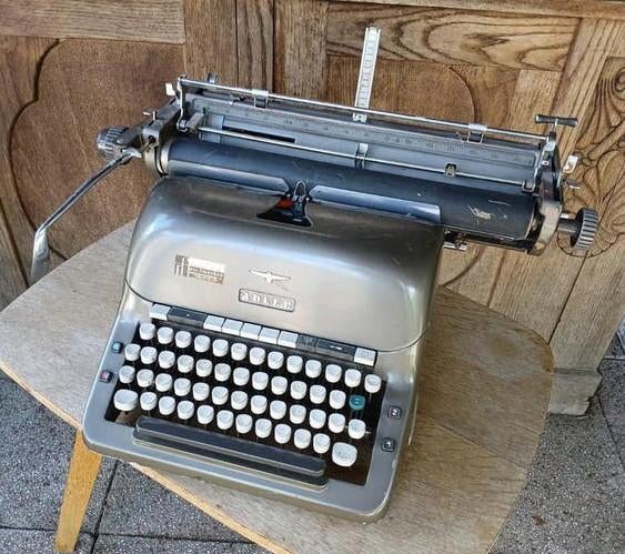 Vintage typemachine ADLER GERMANY  in topstaat, Ophalen, Gebruikt