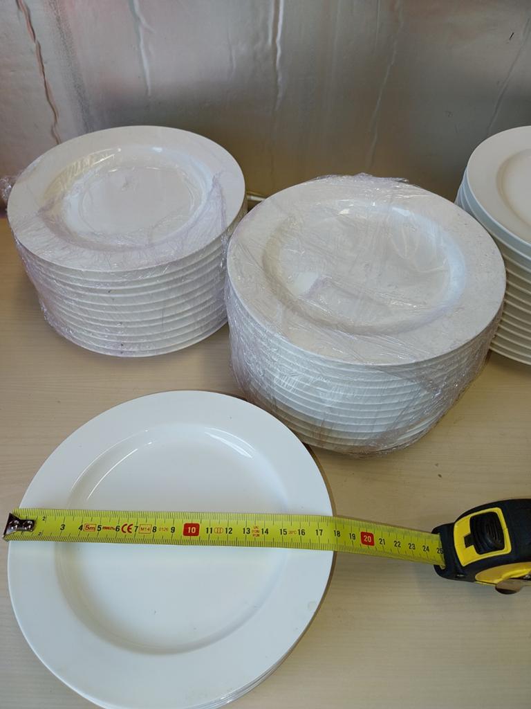 44 Witte Porseleinen lunchborden - 18 cm Diameter, Nieuw, Ophalen of Verzenden, Bord(en), Overige stijlen