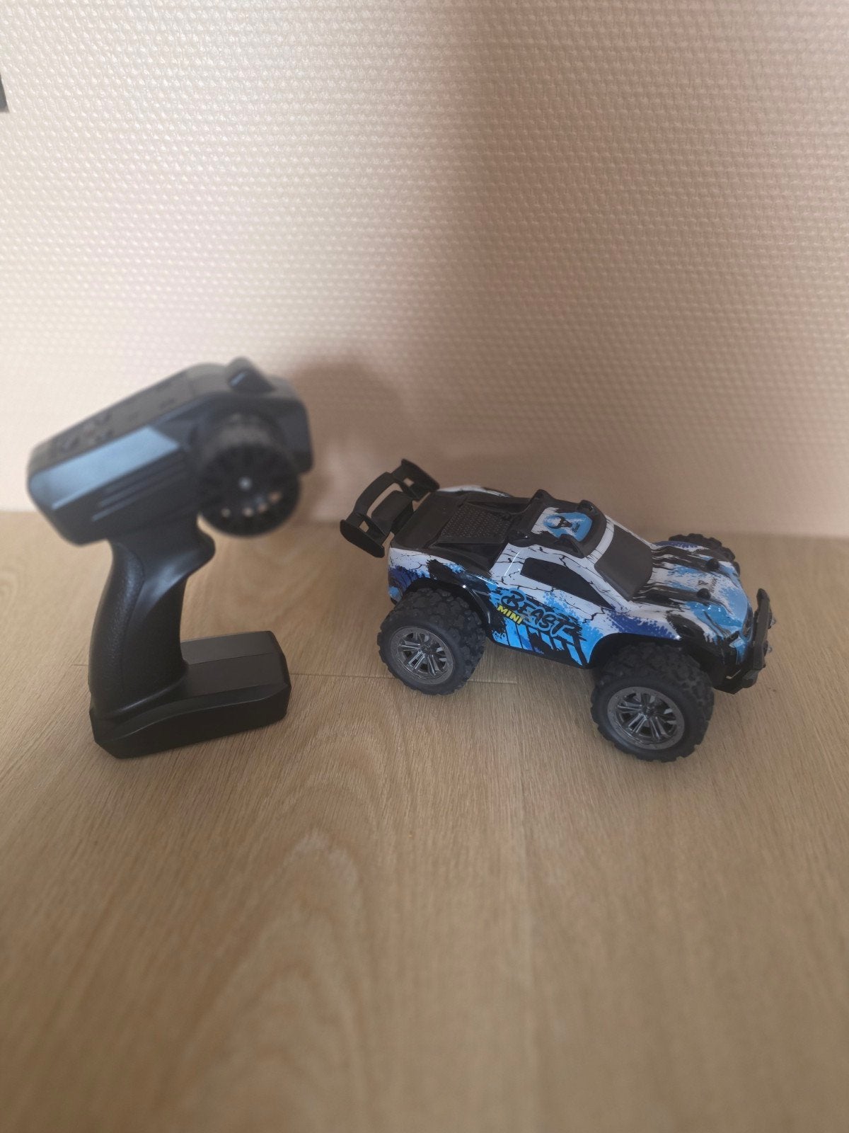 Mini RC Offroad Auto met Afstandsbediening, Auto offroad, Zo goed als nieuw, Overige schalen, Ophalen