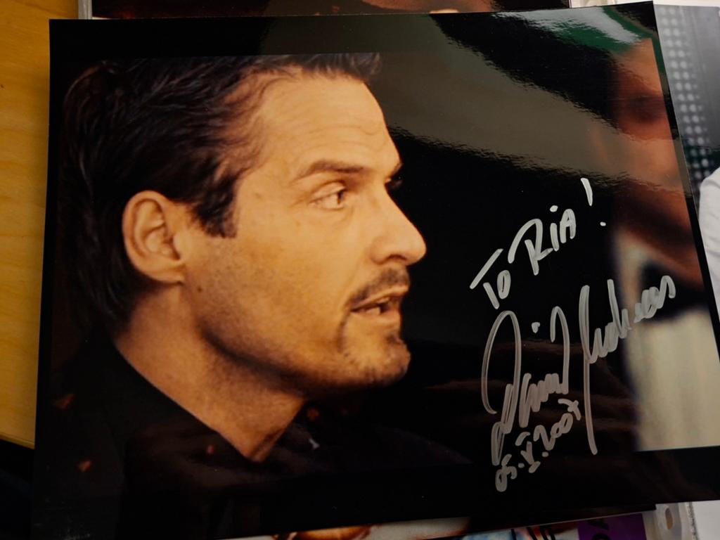 Gesigneerde foto James Bond acteur, 1980 tot heden, Foto, Ophalen of Verzenden, Zo goed als nieuw