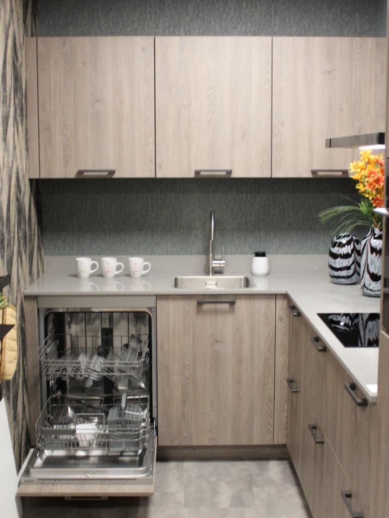 EC4 - Showroom hoekkeuken  met composiet en apparatuur, Huis en Inrichting, Keuken | Complete keukens, Ophalen, Overige kleuren